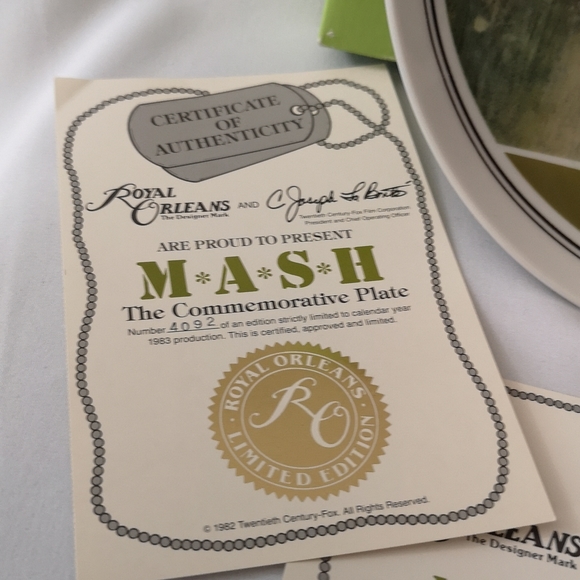Vintage 1982 MASH Limited Commemorative Plate, Original Box & Certificate, Mint - Picture 3 of 7